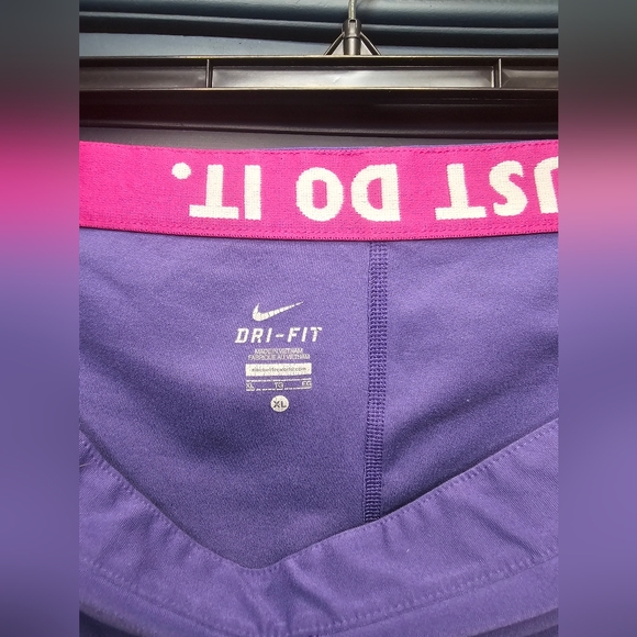Purple Nike shorts size XL - Picture 3 of 3